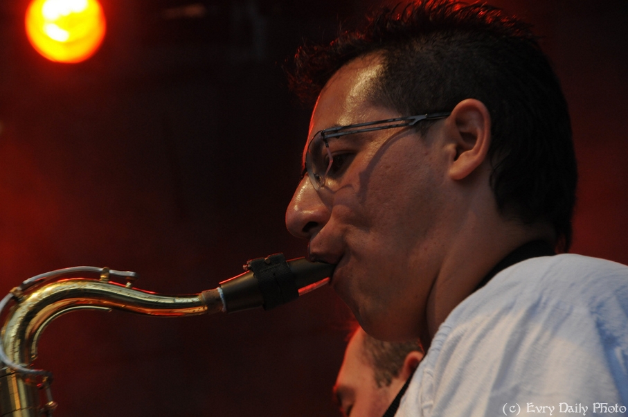 Evry Daily Photo - Fete de la Musique Evry 2010 - Yuri Buenaventura - large - 4735478714.jpg